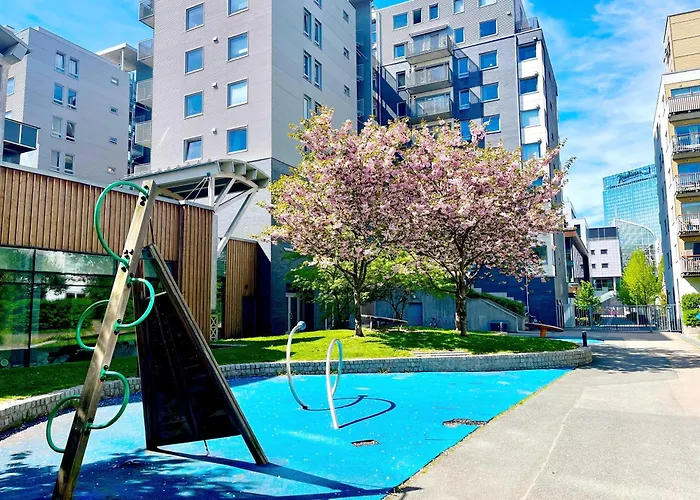 Top Floor City Center Flat With Free Parking
