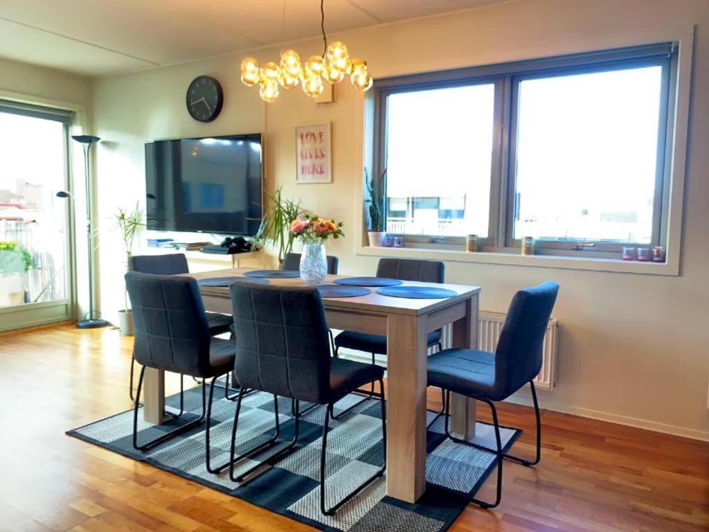 Floor Center Flat With Free Parking Apartment *